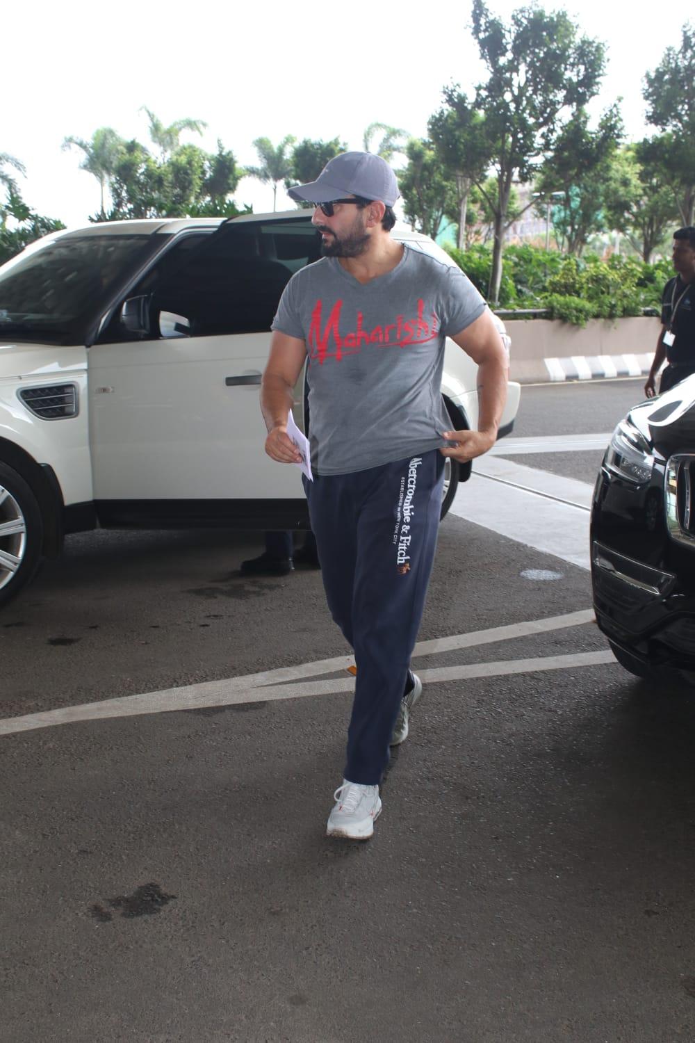  Saif Ali Khan's airport aura was a blend of casual elegance and easygoing charm. 